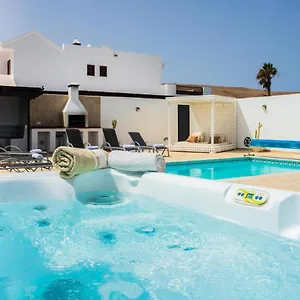 Maday Playa Blanca (Lanzarote)